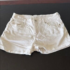 Signature Levi Strauss Women's Cream Jean Shorts High Rise